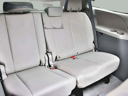 Used 2011 Toyota Sienna Limited w/ LTD Navigation Pkg image 37