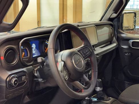 Used 2025 Jeep Wrangler Unlimited Rubicon image 11