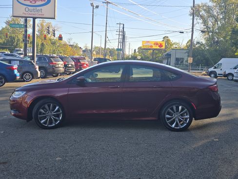 Used 2016 Chrysler 200 S image 4