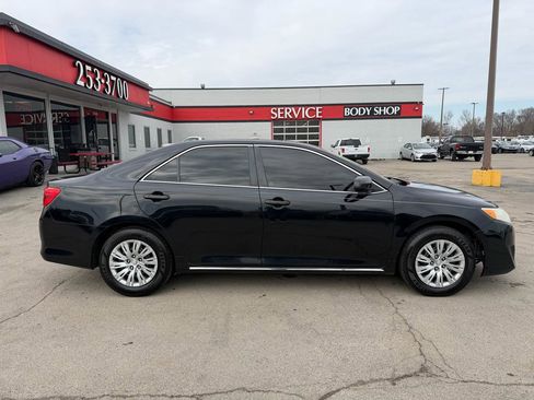 Used 2014 Toyota Camry LE image 2