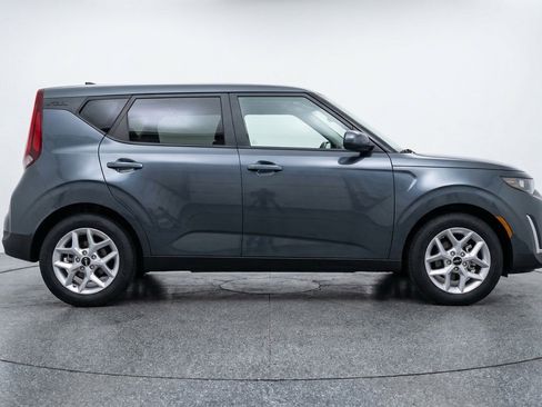 Used 2025 Kia Soul LX w/ LX Technology Package FWD image 9