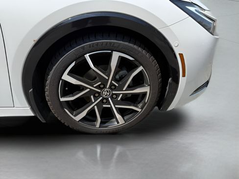 Used 2024 Toyota Prius Prime Premium w/ Advanced Technology Package FWD image 31