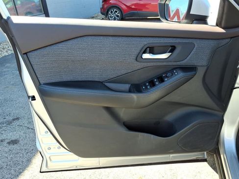 Used 2023 Nissan Rogue SV AWD/4WD image 11