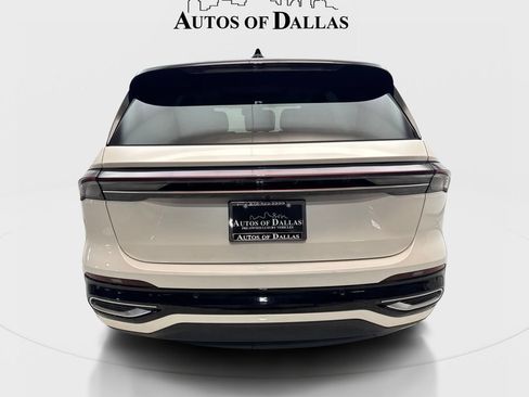 Used 2025 Lincoln Nautilus Reserve AWD/4WD image 7