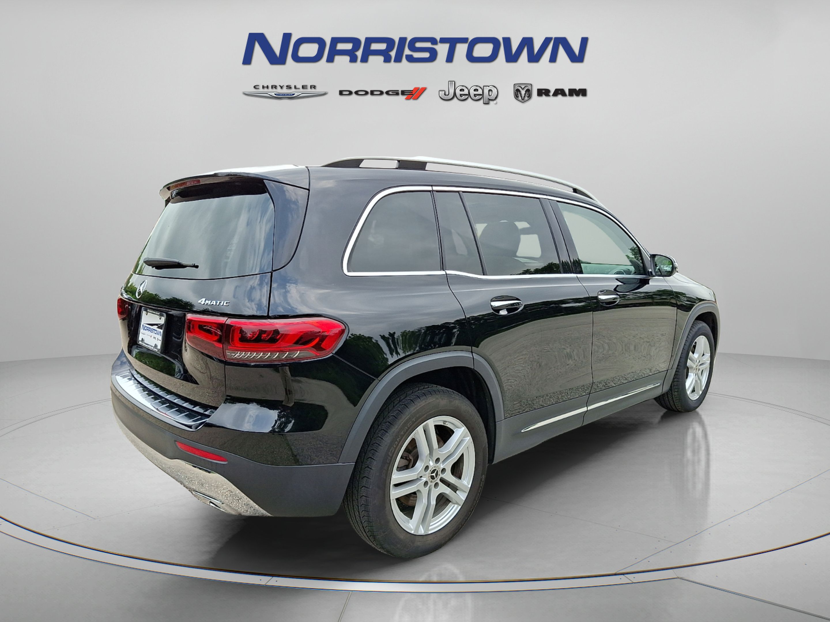 Used 2023 Mercedes-Benz GLB 250 4MATIC image 6