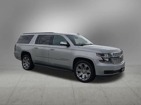 Used 2016 Chevrolet Suburban LT RWD image 8