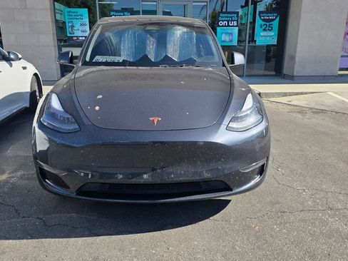 Used 2024 Tesla Model Y Long Range AWD/4WD image 2