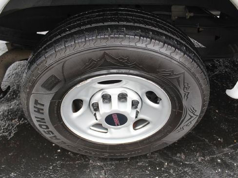 Used 2022 GMC Savana 2500 image 36