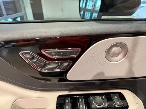 Used 2025 Lincoln Aviator Reserve w/ Equipment Group 201A AWD/4WD image 36
