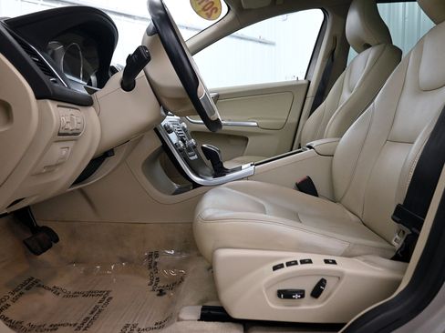 Used 2015 Volvo XC60 T5 image 4