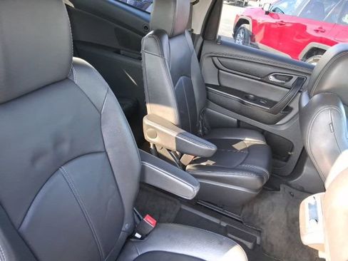 Used 2017 Chevrolet Traverse LT image 10