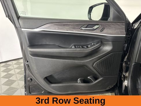 Used 2023 Jeep Grand Cherokee L Limited w/ Luxury Tech Group II image 8