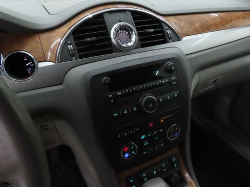 Used 2011 Buick Enclave CXL FWD image 16