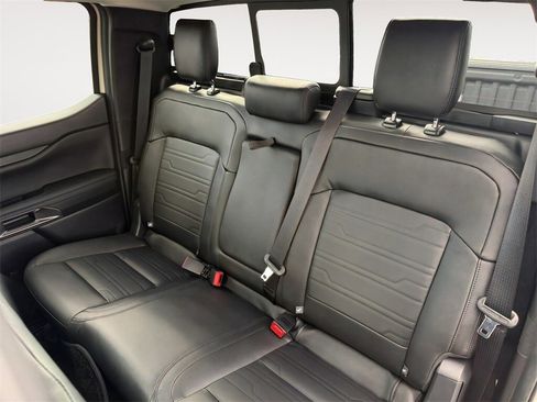 Used 2025 Ford Ranger Lariat w/ FX4 Off-Road Package image 17