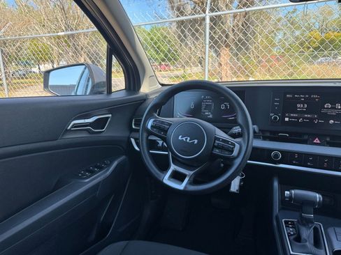 Used 2025 Kia Sportage LX image 33