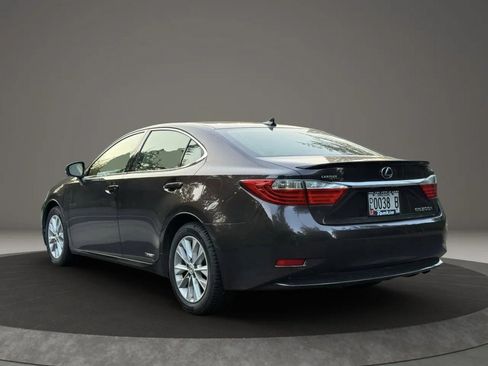 Used 2013 Lexus ES 300h w/ Luxury Pkg FWD image 7