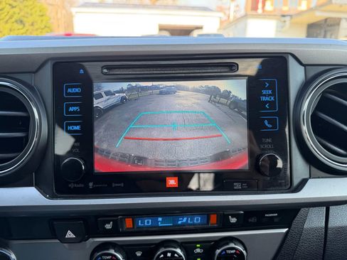 Used 2017 Toyota Tacoma Limited w/ Tow Package image 18