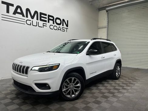 Used 2022 Jeep Cherokee Latitude Lux FWD image 2