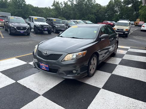 Used 2011 Toyota Camry SE w/ SE Extra-Value Pkg #1 FWD image 5