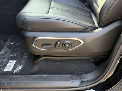 New 2025 Jeep Wagoneer L Series II AWD/4WD image 13