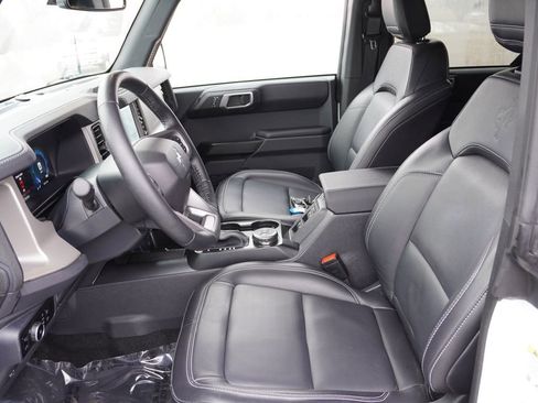 Certified 2025 Ford Bronco Outer Banks w/ Sasquatch Package image 17