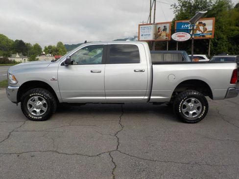 Used 2018 RAM 2500 SLT w/ Luxury Group AWD/4WD image 1