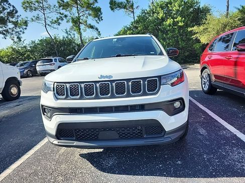 Used 2024 Jeep Compass Latitude AWD/4WD image 8