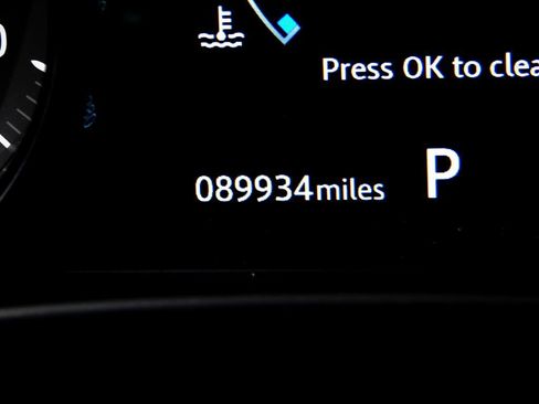 Used 2019 Jaguar F-PACE Premium image 23