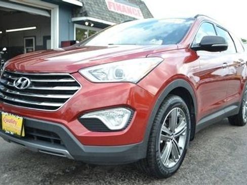 Used 2014 Hyundai Santa Fe GLS FWD image 2