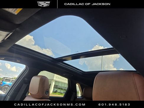 Certified 2025 Cadillac XT5 Sportv w/ Technology Package AWD/4WD image 5