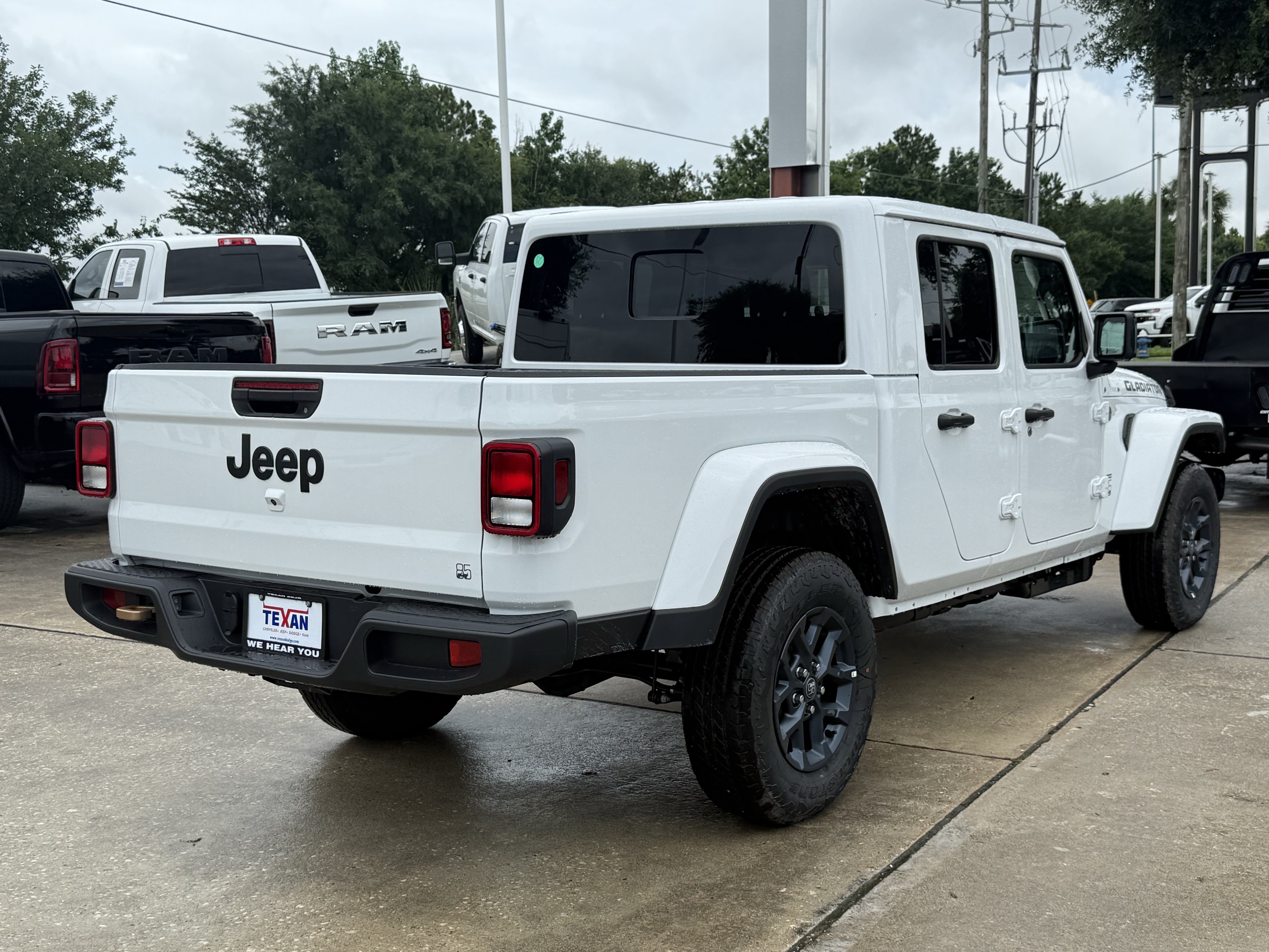New 2026 Jeep Gladiator Sport AWD/4WD image 5