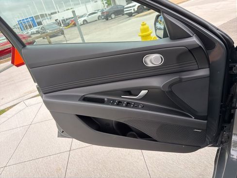 New 2026 Hyundai Elantra Limited FWD image 31