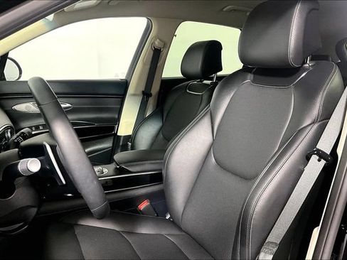 Used 2025 Genesis GV70 2.5T AWD/4WD image 25