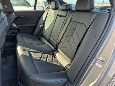 Used 2024 BMW i5 eDrive40i w/ M Sport Package RWD image 30