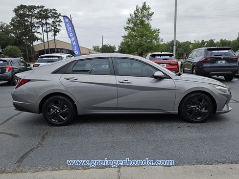 Used 2021 Hyundai Elantra SEL FWD image 6