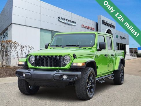 Used 2025 Jeep Gladiator Sport image 2