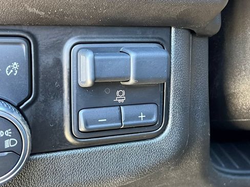 Used 2024 GMC Yukon XL SLT w/ SLT Luxury Package AWD/4WD image 25