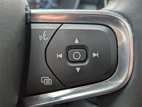 Certified 2024 Volvo XC40 B5 Ultimate w/ Climate Package image 21