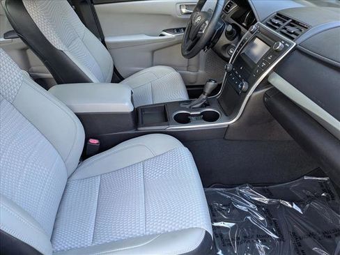 Used 2015 Toyota Camry SE image 19