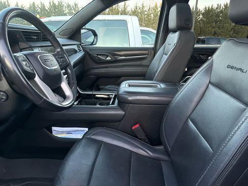 Used 2021 GMC Yukon XL Denali w/ Denali Premium Package image 4