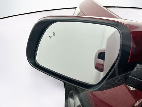 Used 2025 Hyundai Venue SEL FWD image 16