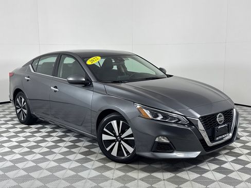 Used 2022 Nissan Altima 2.5 SV image 2