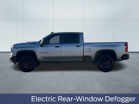 Used 2024 Chevrolet Silverado 2500 ZR2 w/ Technology Package image 12