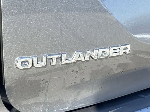 Used 2024 Mitsubishi Outlander SE image 8