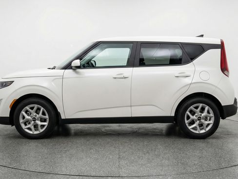 Used 2025 Kia Soul LX w/ LX Technology Package image 5