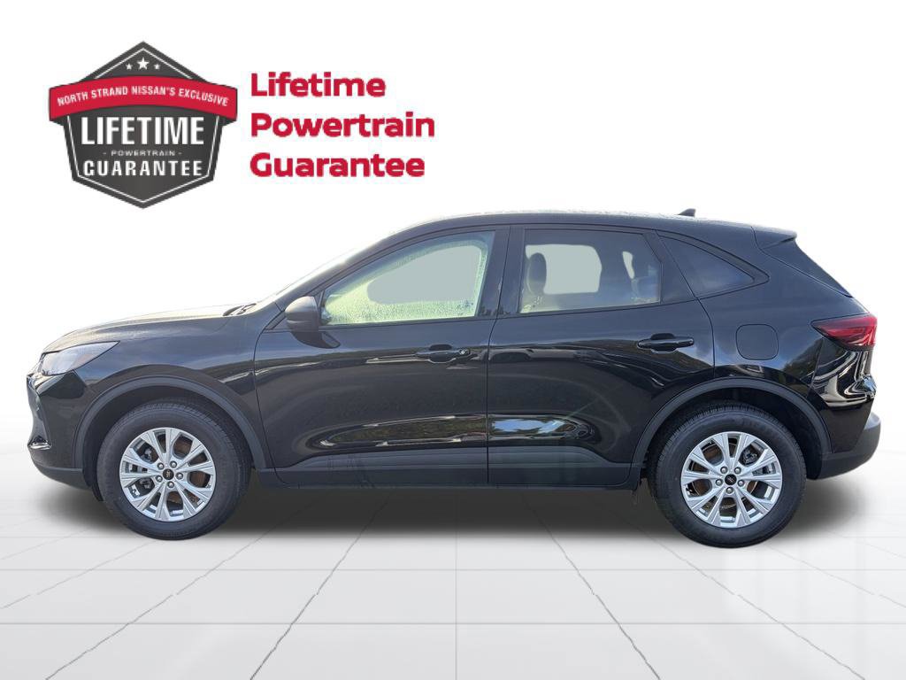 Used 2025 Ford Escape Active w/ Cold Weather Package AWD/4WD image 2