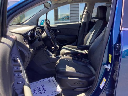 Used 2020 Chevrolet Trax LT w/ LT Convenience Package AWD/4WD image 8