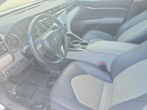 Used 2020 Toyota Camry XLE w/ Sunroof Package FWD image 15