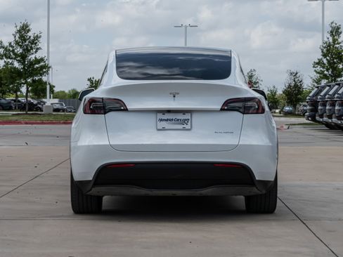 Used 2023 Tesla Model Y Long Range image 8