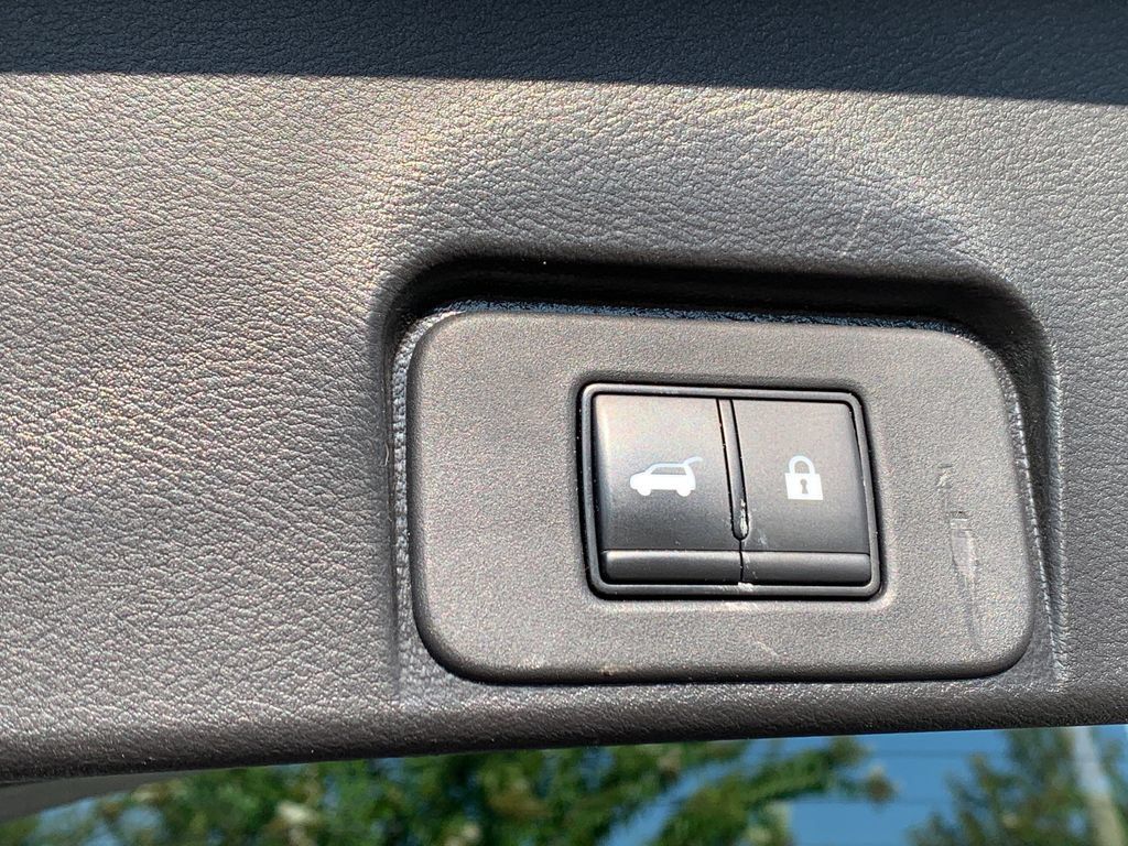 Used 2023 Nissan Rogue SV w/ SV Premium B Package FWD image 8